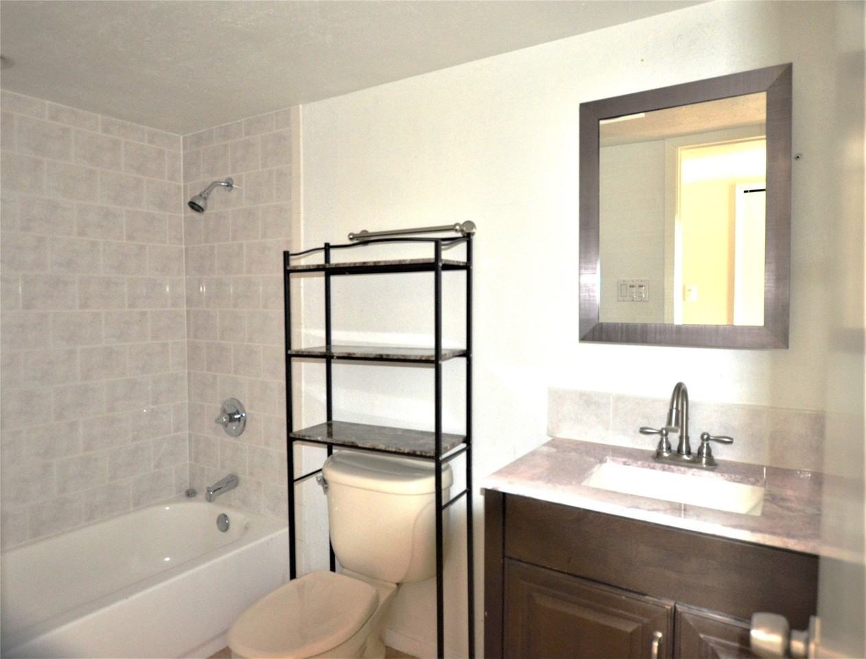 114 W Way Dr - Photo 5 of 8