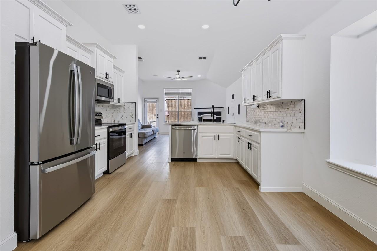 10013 Daly Dr - Photo 5 of 24