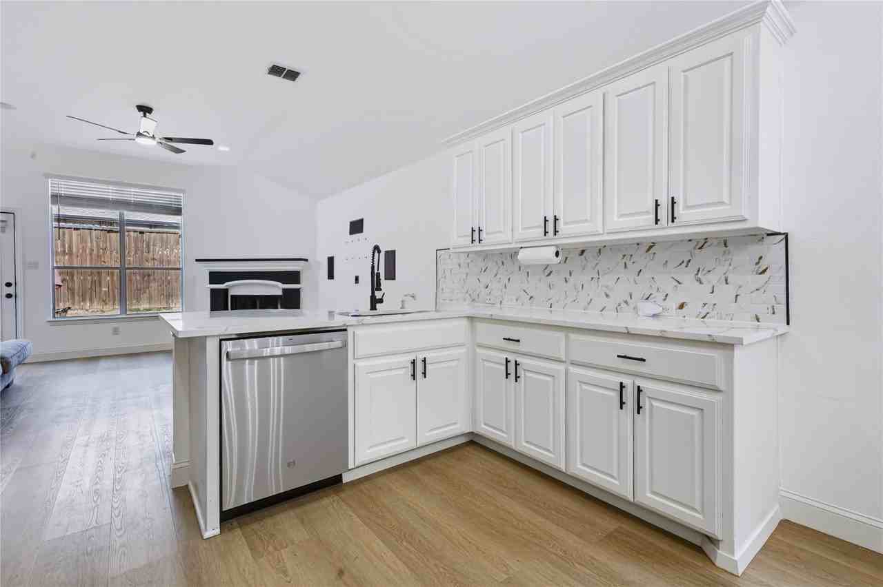 10013 Daly Dr - Photo 6 of 24