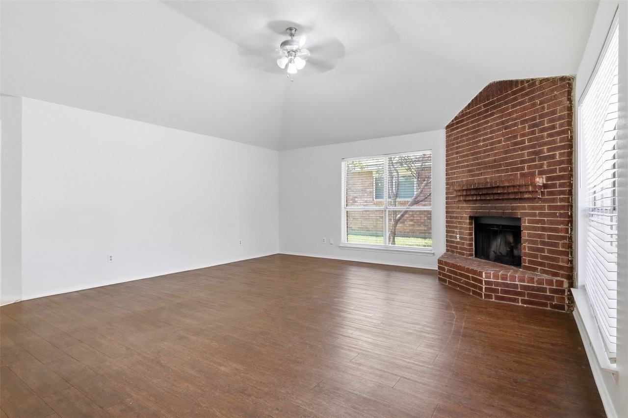 2866 White Oak Dr - Photo 3 of 18