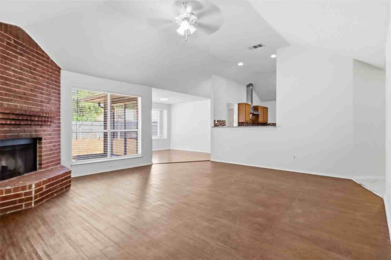2866 White Oak Dr - Photo 4 of 18