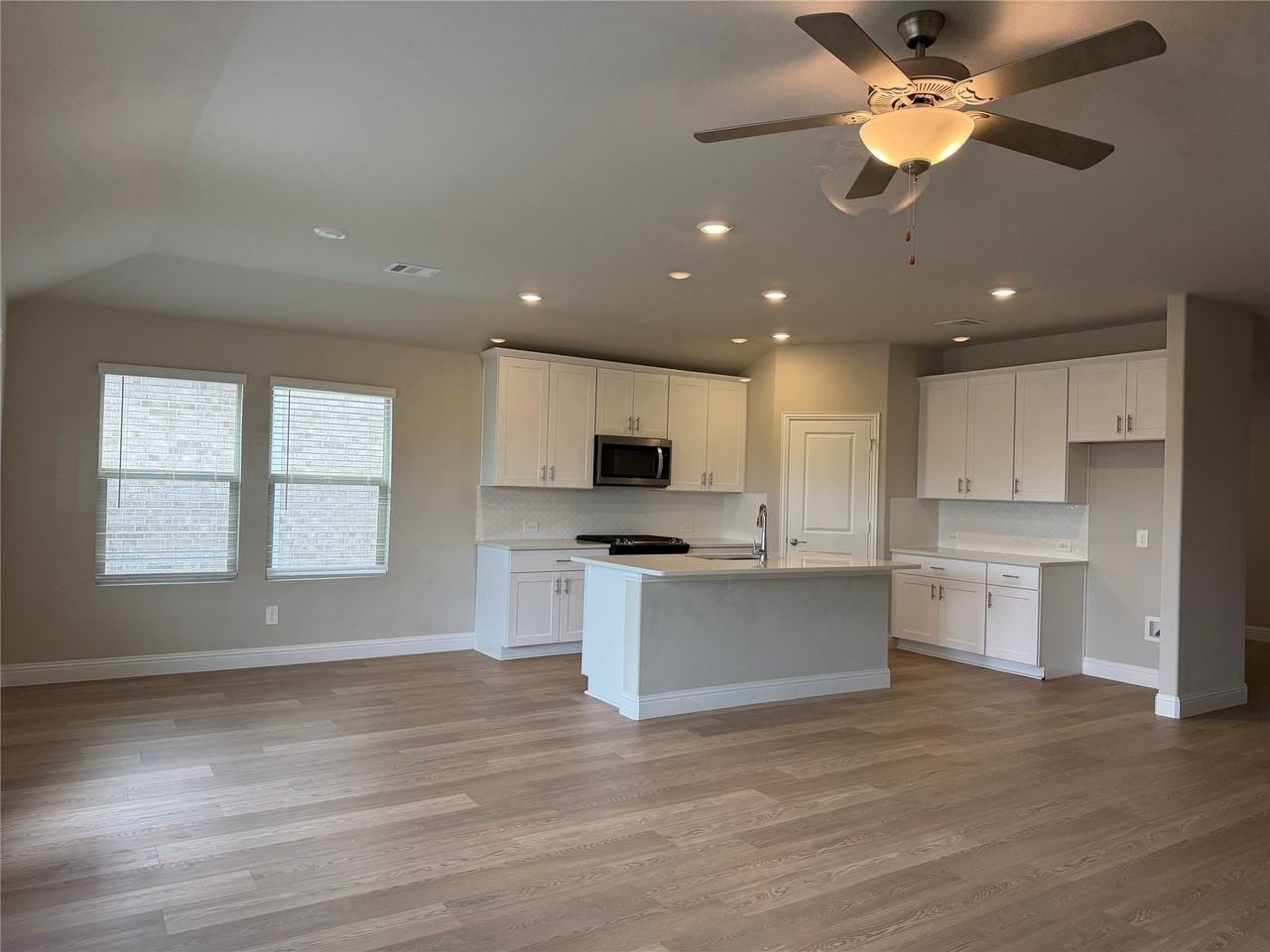 1093 Eagle Run Ln - Photo 3 of 21