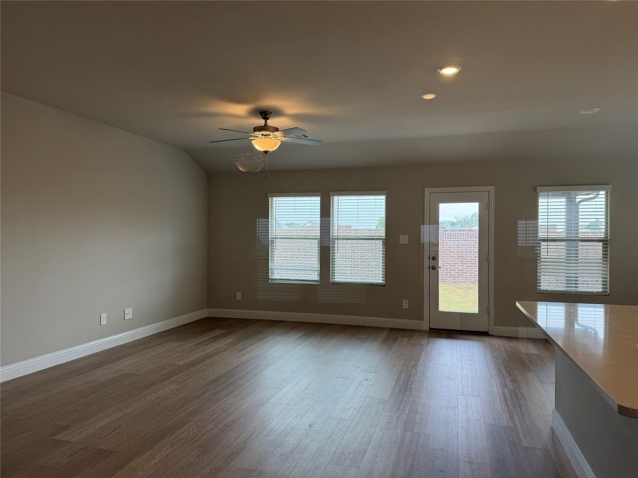 1093 Eagle Run Ln - Photo 5 of 21