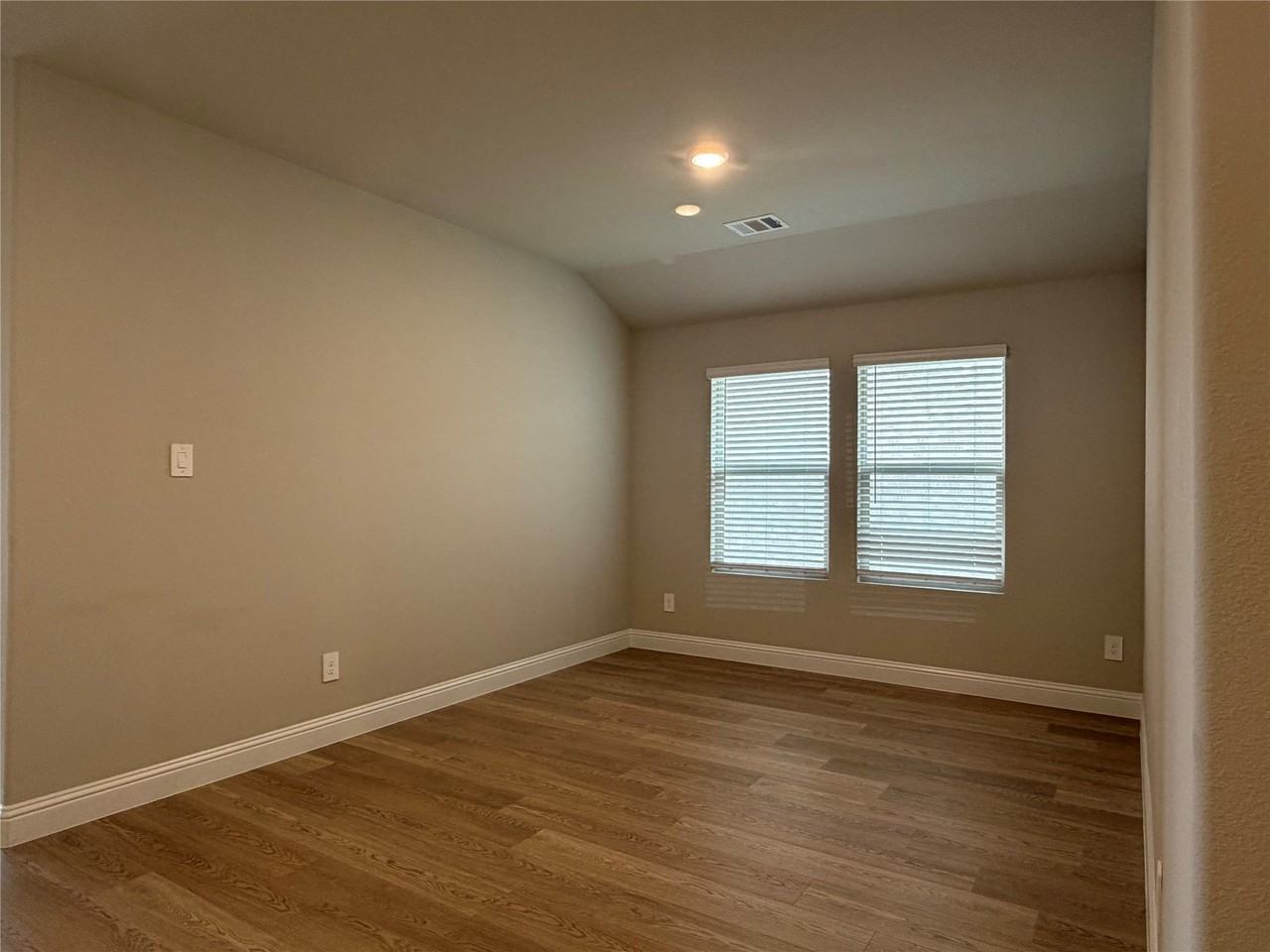 1093 Eagle Run Ln - Photo 7 of 21