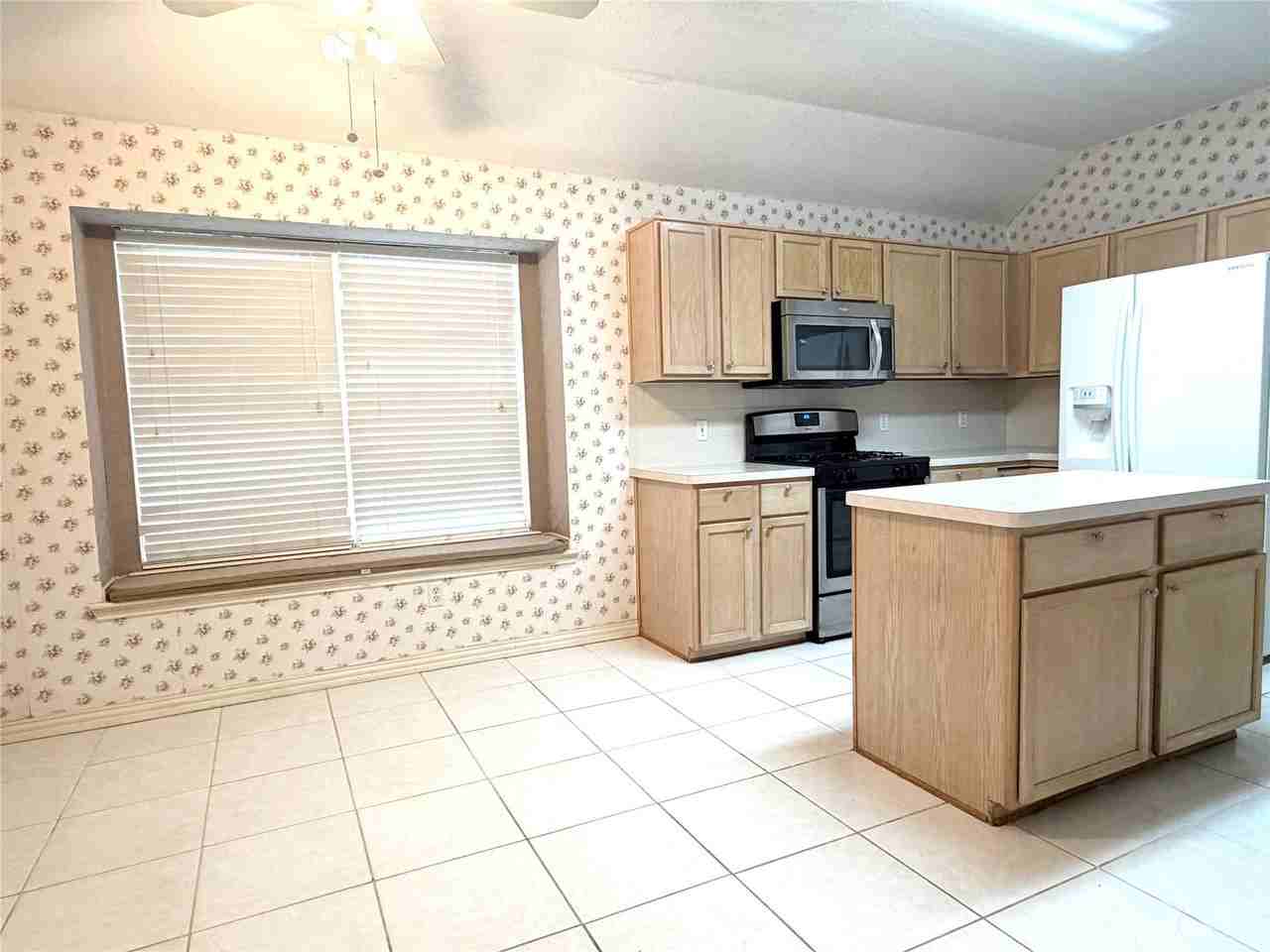1618 Arbor Creek Dr - Photo 4 of 21