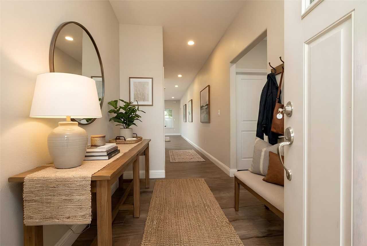 405 Titus Dr - Photo 4 of 40