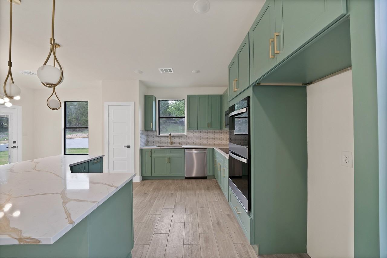2925 River Ridge Ct - Photo 4 of 37