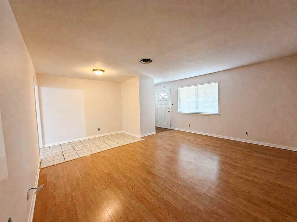 5720 Walla Ave - Photo 3 of 19