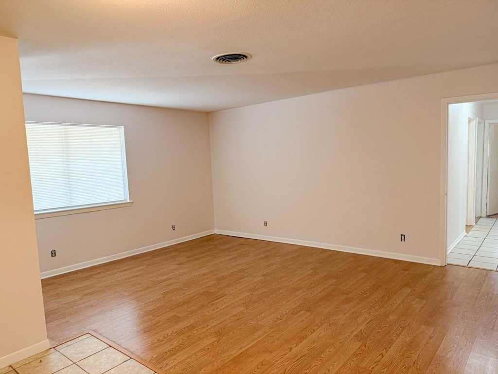 5720 Walla Ave - Photo 5 of 19