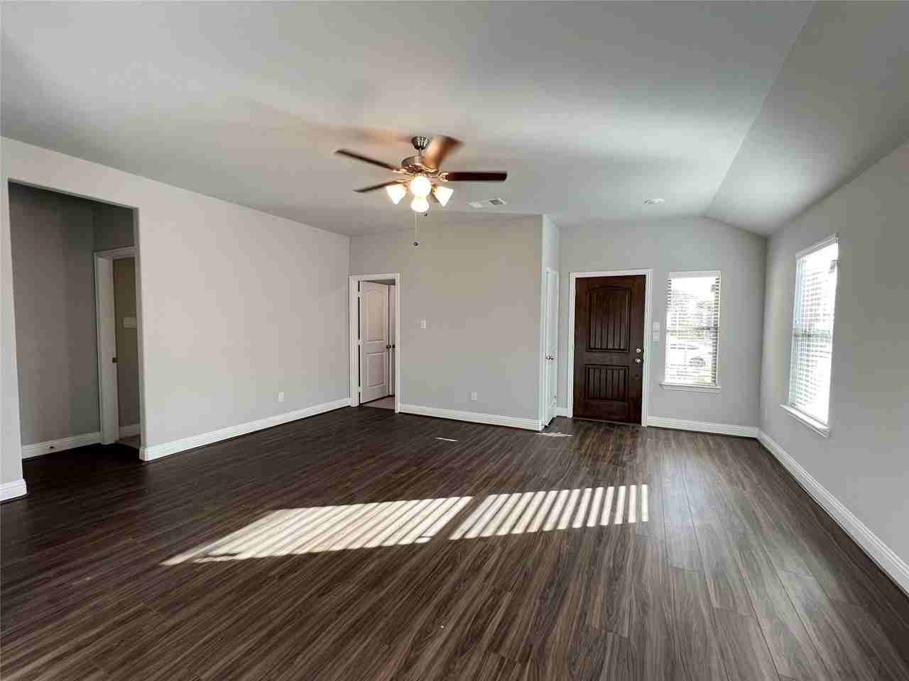 1428 Warringwood Dr - Photo 4 of 19