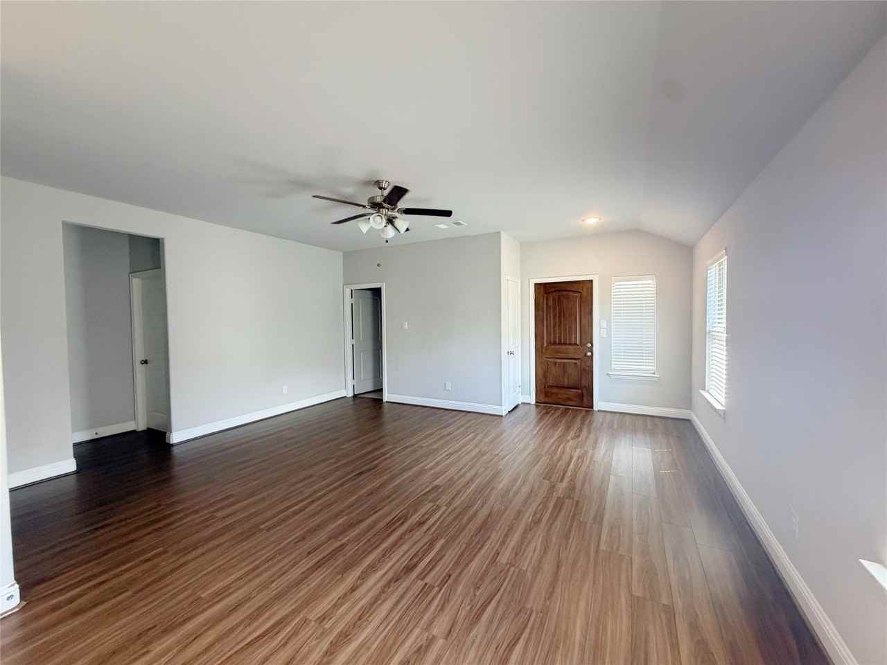 1428 Warringwood Dr - Photo 5 of 19
