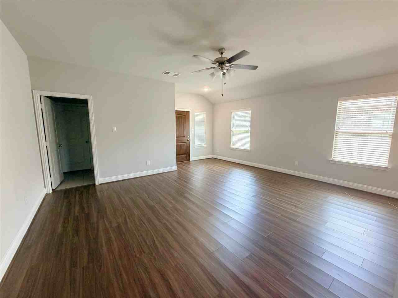 1428 Warringwood Dr - Photo 6 of 19