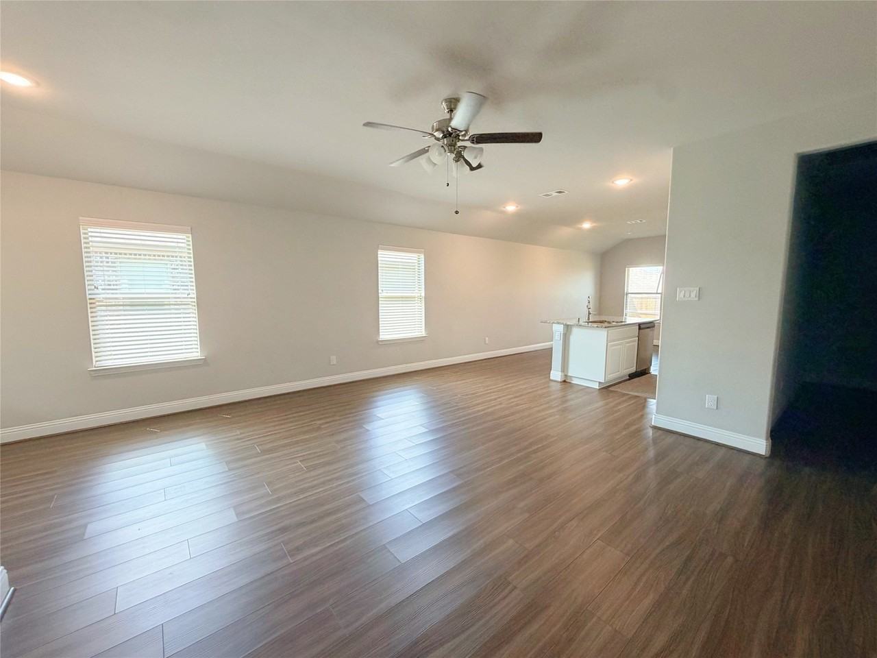 1428 Warringwood Dr - Photo 7 of 19