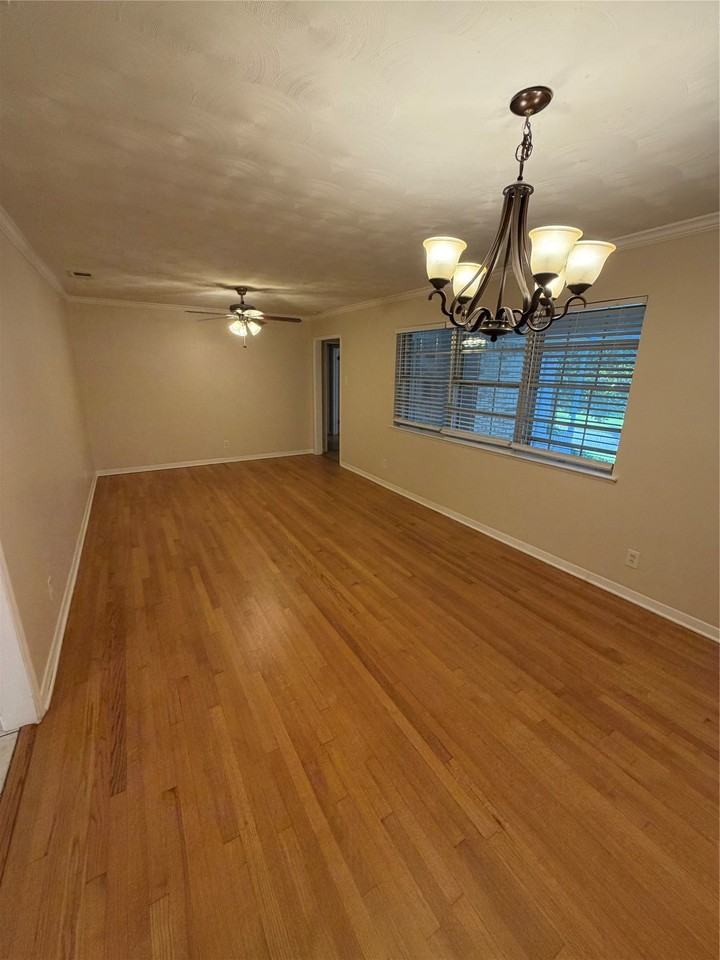 2323 Springhill Dr - Photo 3 of 18