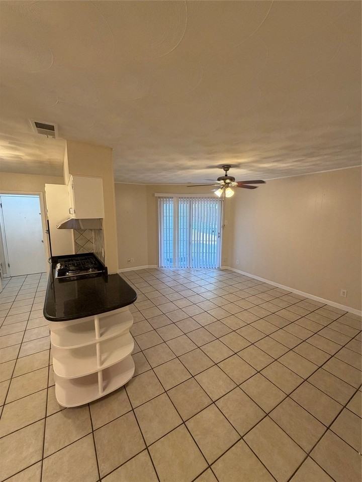2323 Springhill Dr - Photo 4 of 18