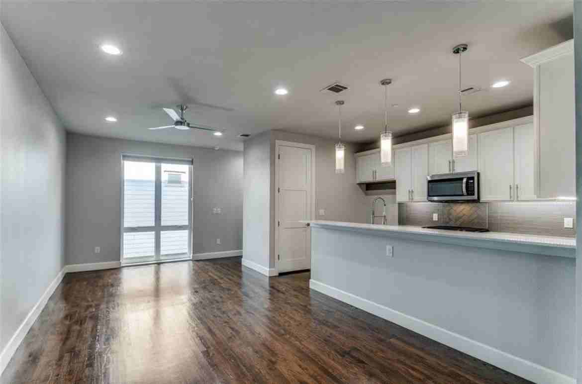 2016 N Fitzhugh Ave #104 - Photo 2 of 9