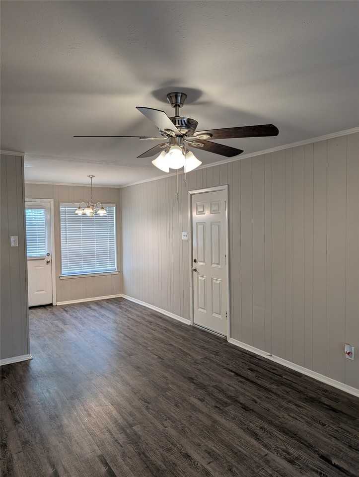 245 Rancho Dr - Photo 3 of 18