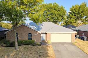 featured image of 2712 Douglas Dr