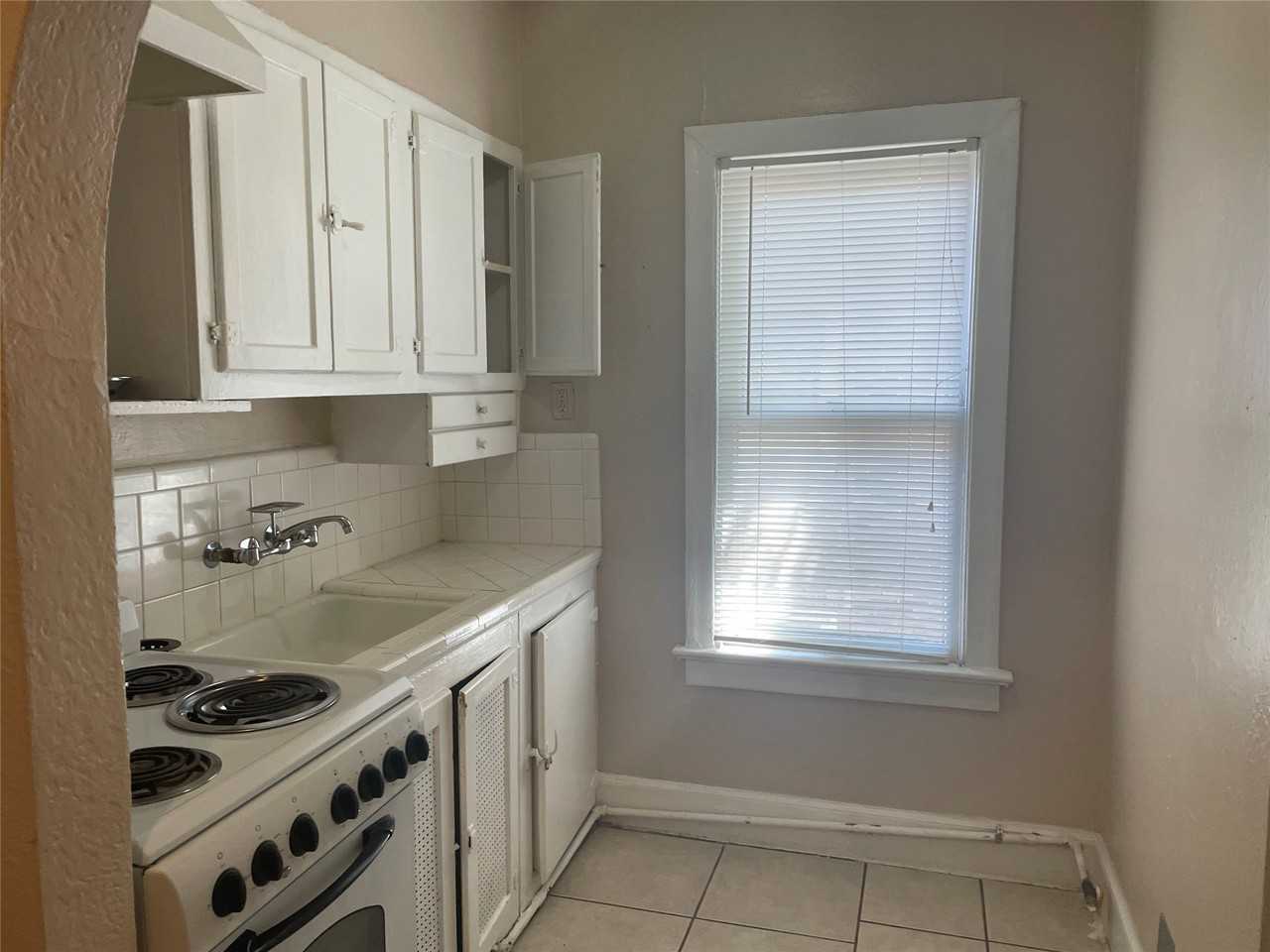 5906 Oram St #7 - Photo 4 of 8