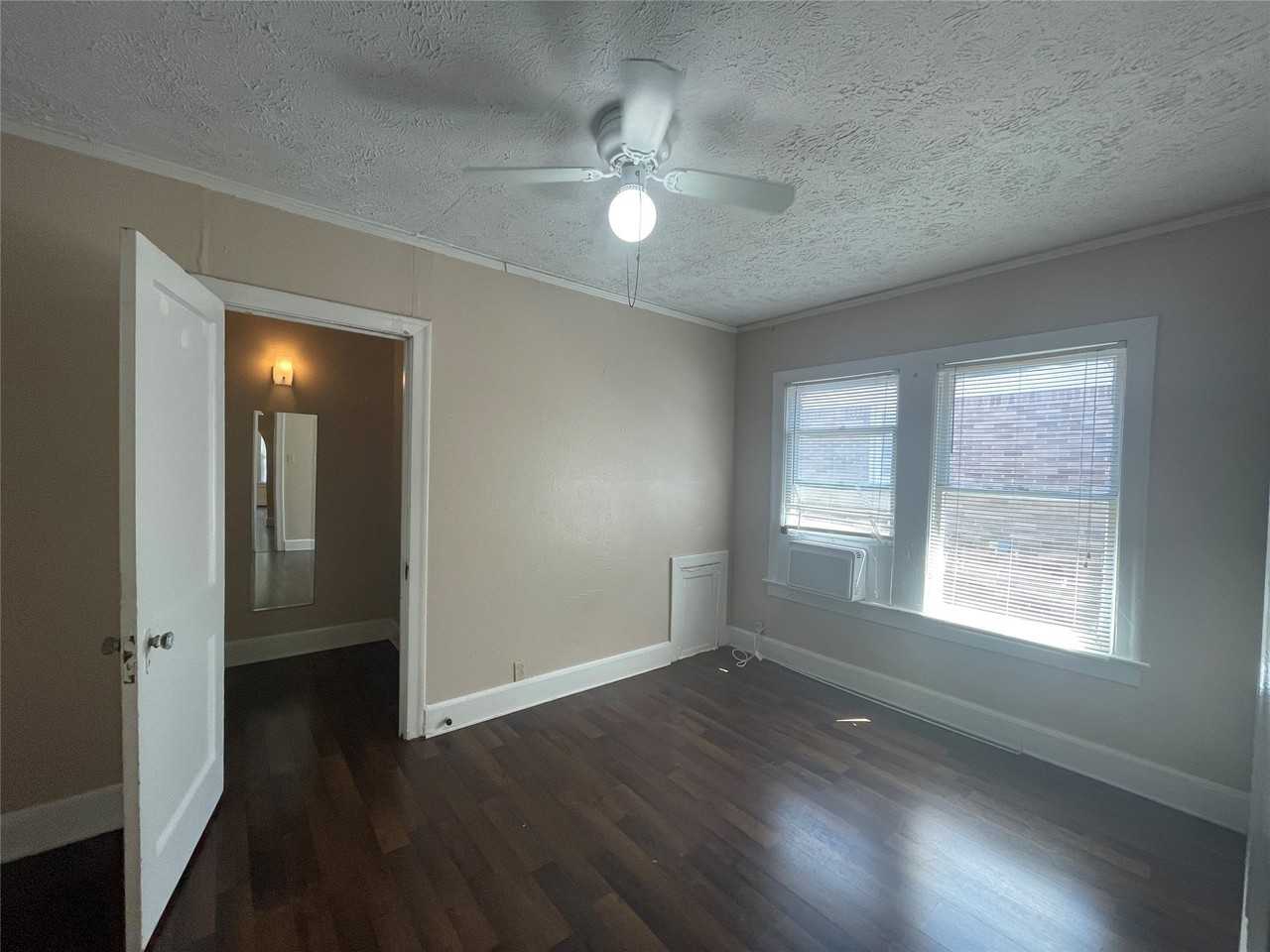 5906 Oram St #7 - Photo 6 of 8