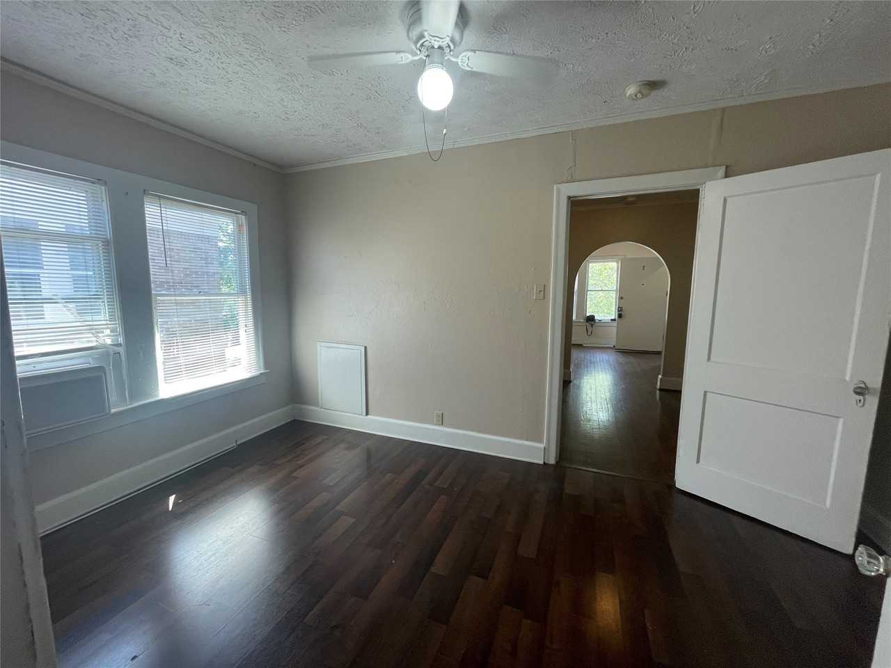5906 Oram St #7 - Photo 7 of 8