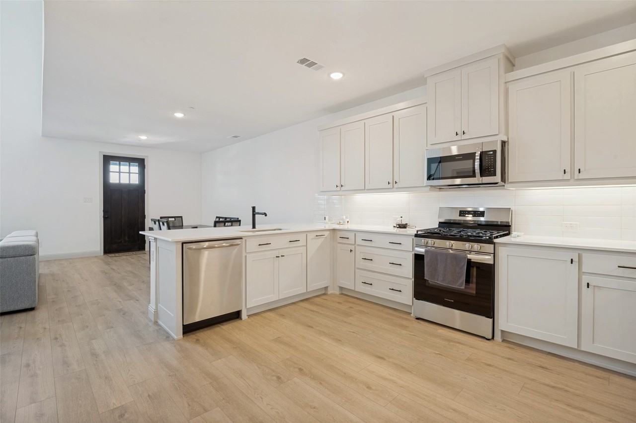 8895 Stablehand Mews - Photo 2 of 11