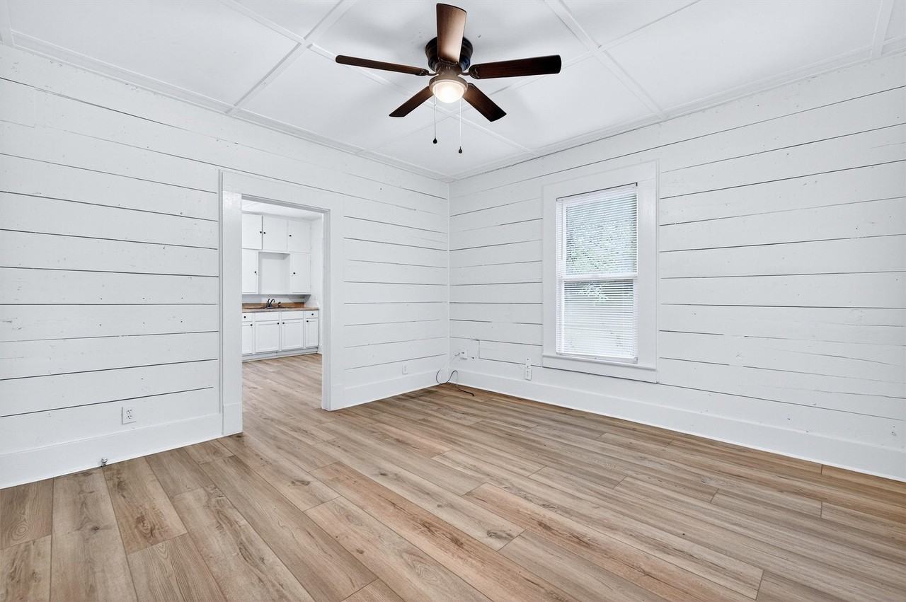 514 E Day St - Photo 5 of 21