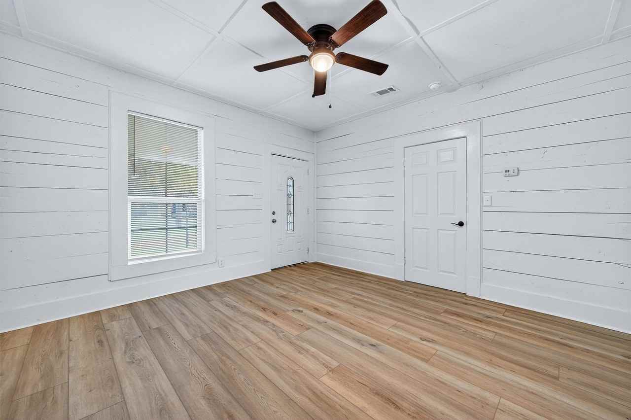 514 E Day St - Photo 6 of 21