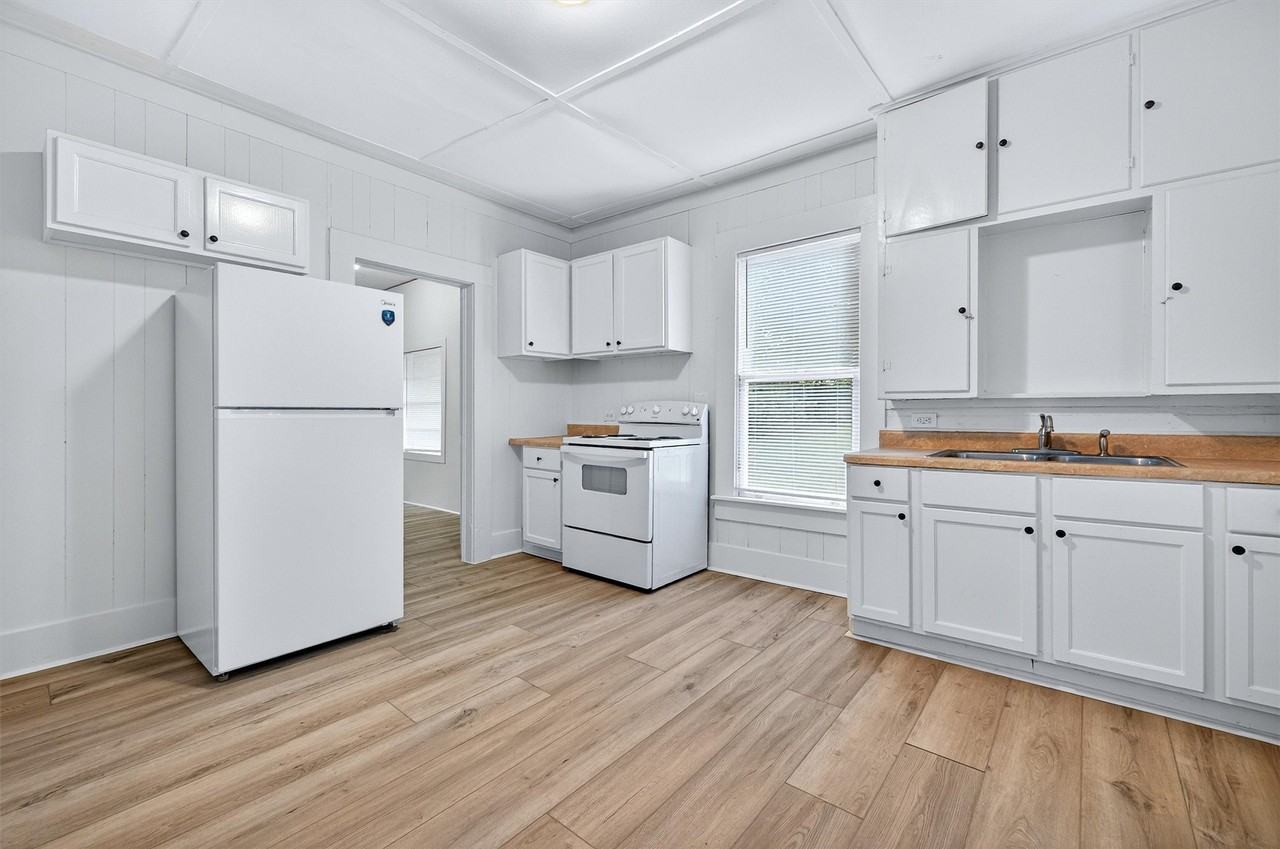 514 E Day St - Photo 7 of 21