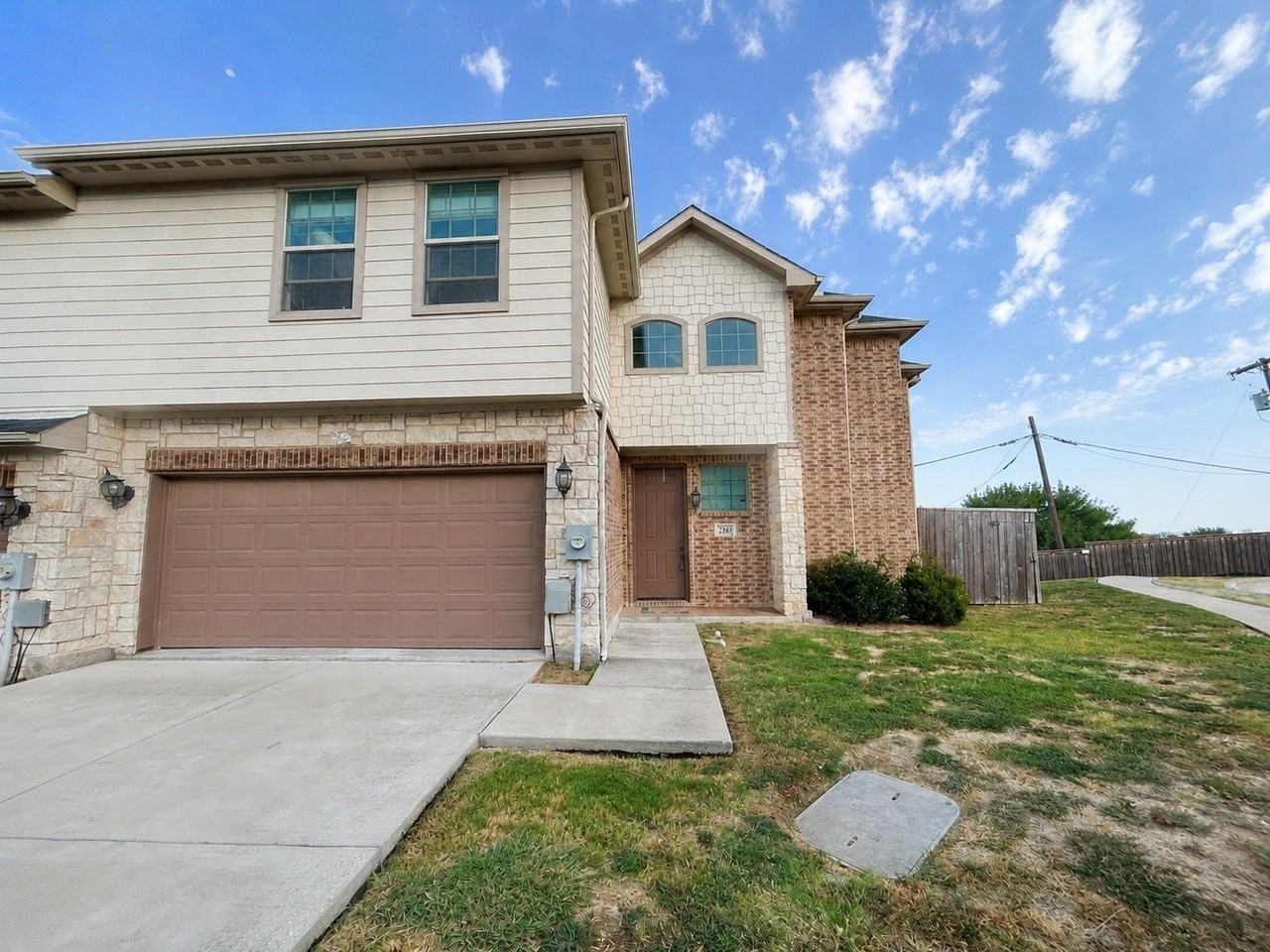 2361 Novin Dr - Photo 2 of 27