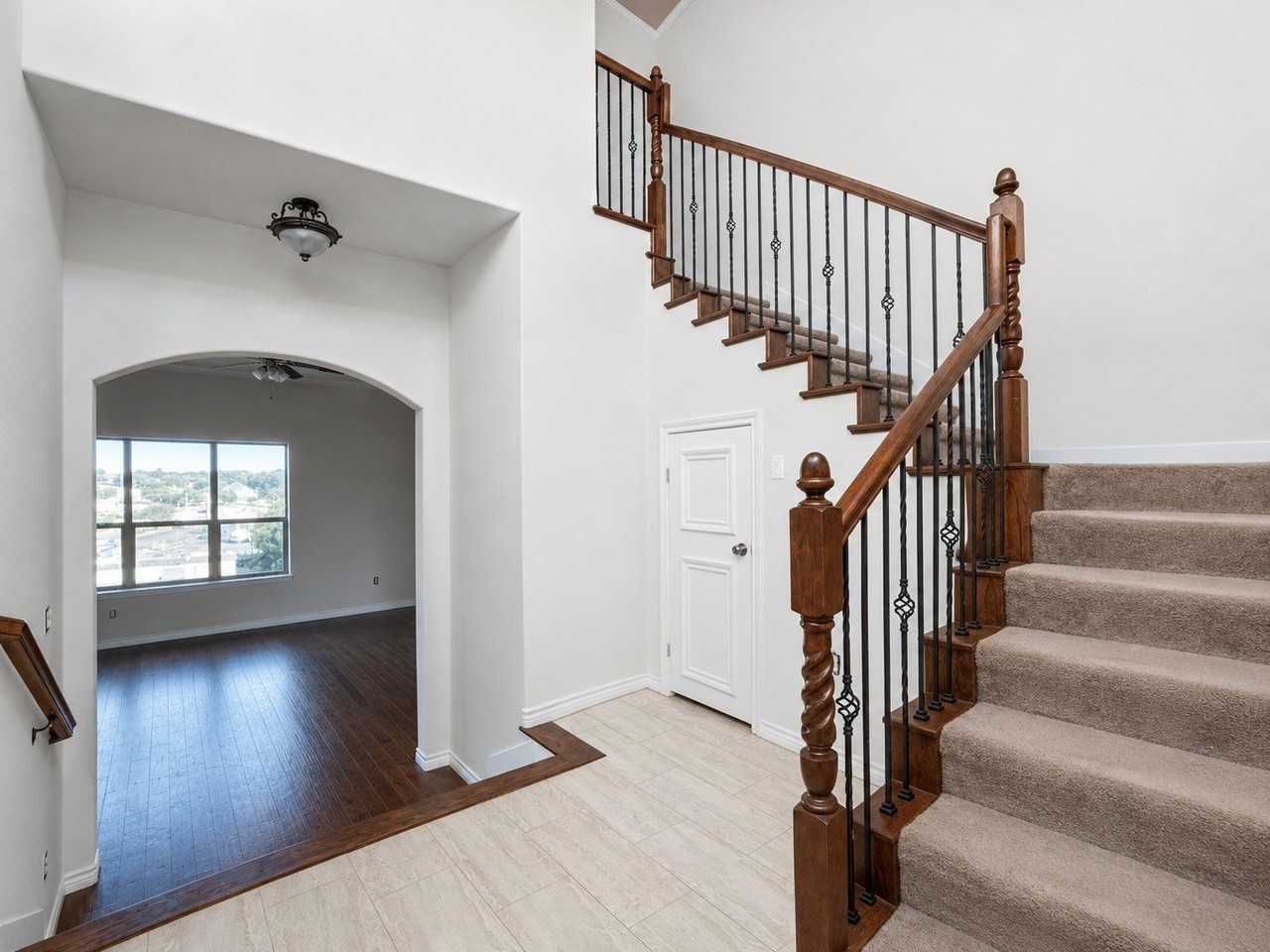 2361 Novin Dr - Photo 4 of 27