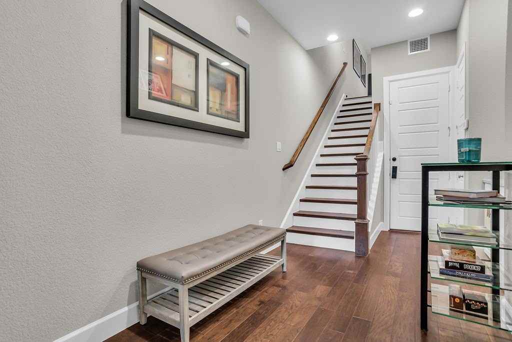 1362 Arch Pl - Photo 4 of 28