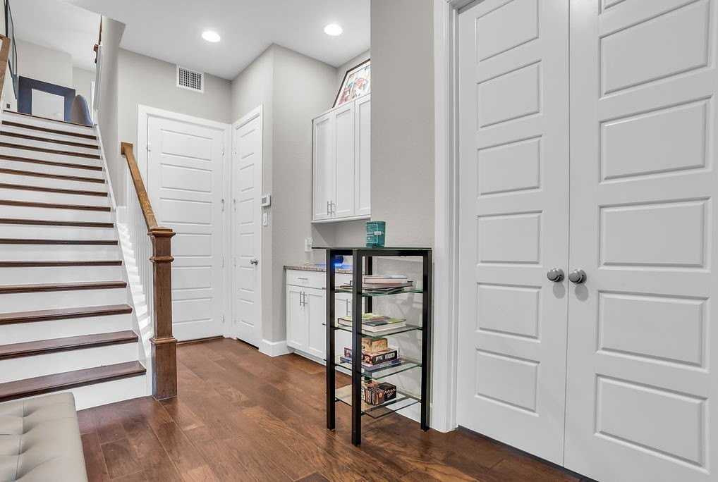 1362 Arch Pl - Photo 5 of 28