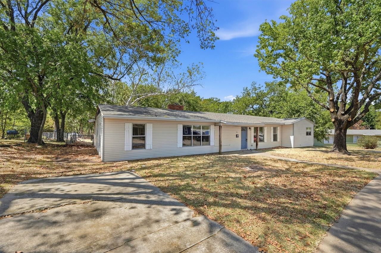 13 Macarthur Dr - Photo 3 of 24