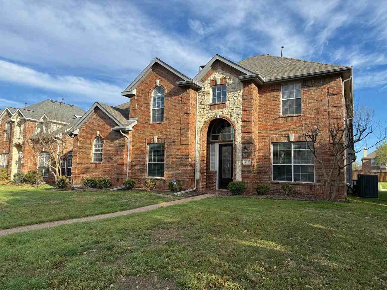 4531 Oak Shores Dr - Photo 2 of 32