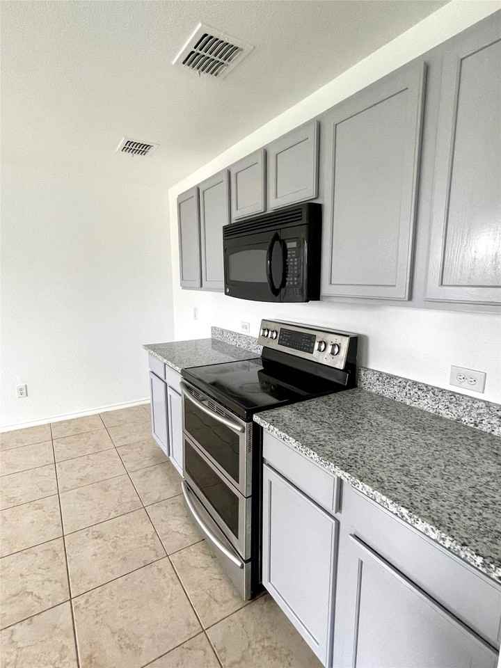 12413 Arbor Lake Rd - Photo 7 of 17