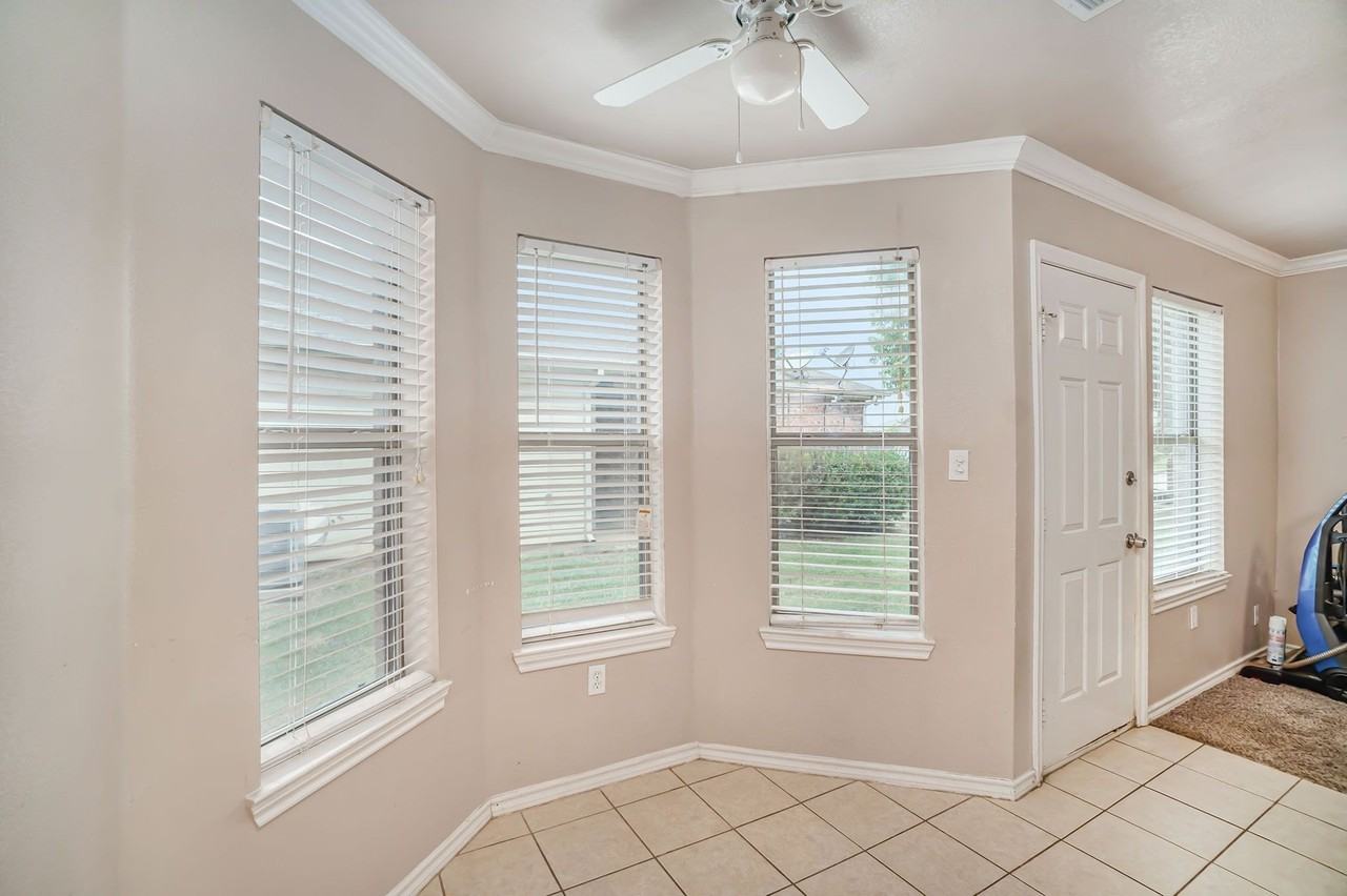 542 Mast Ct - Photo 3 of 22