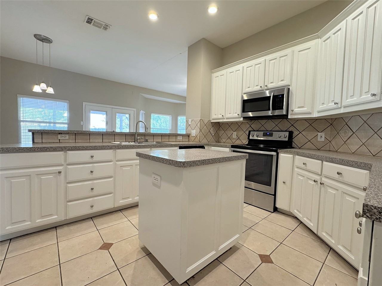6415 Redstone Dr - Photo 5 of 19