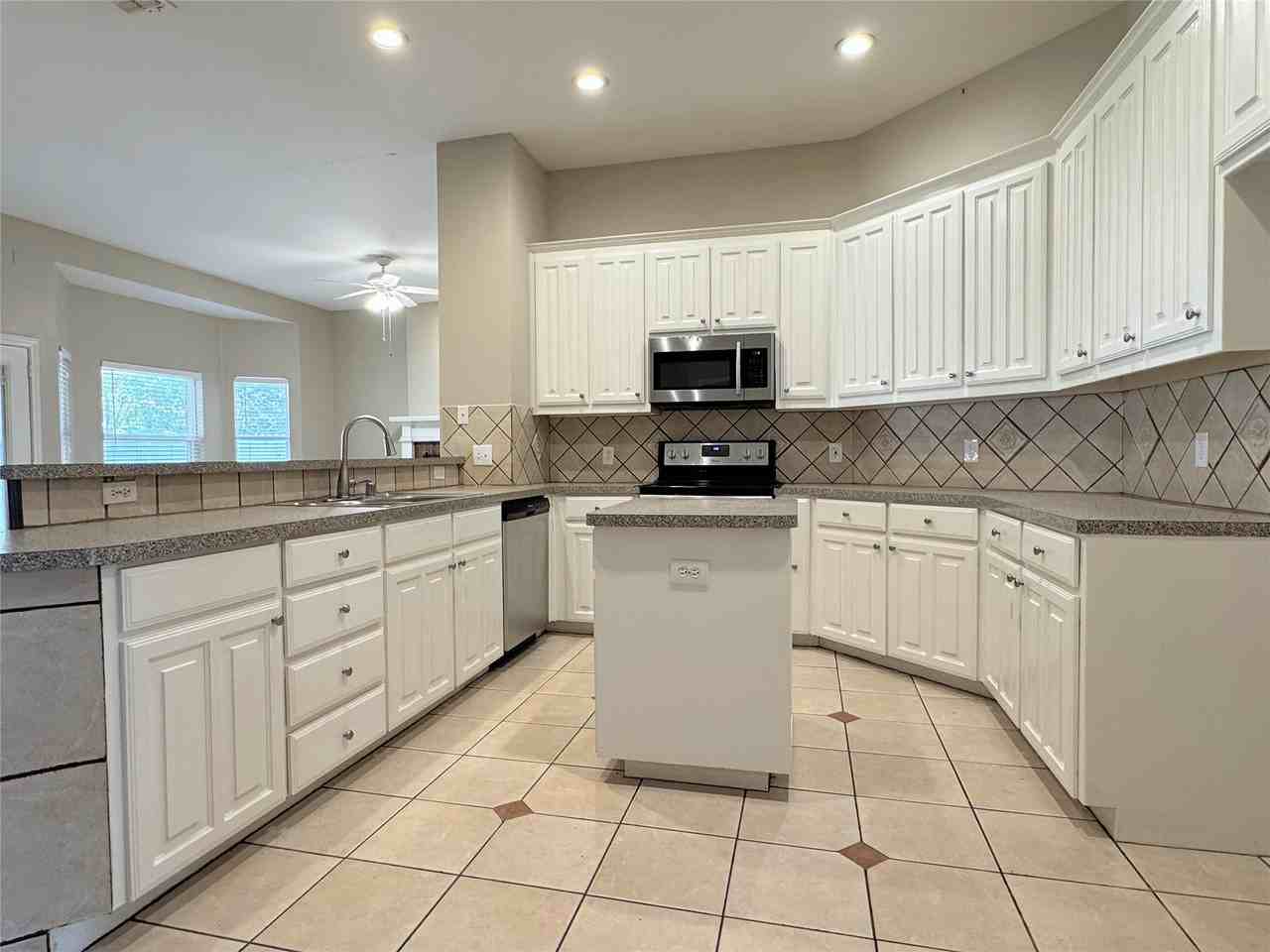6415 Redstone Dr - Photo 6 of 19