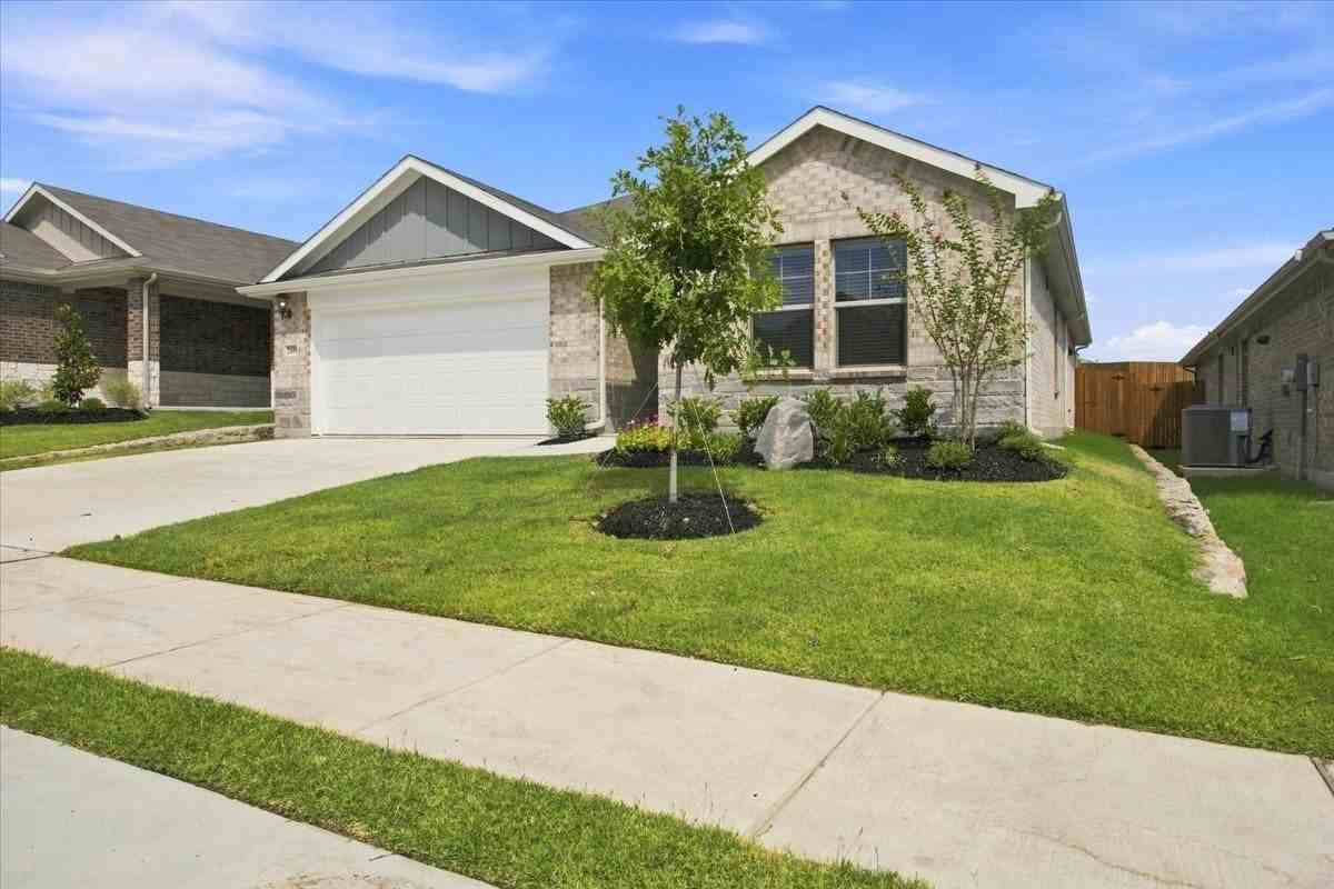 2109 Rannoch St - Photo 2 of 30
