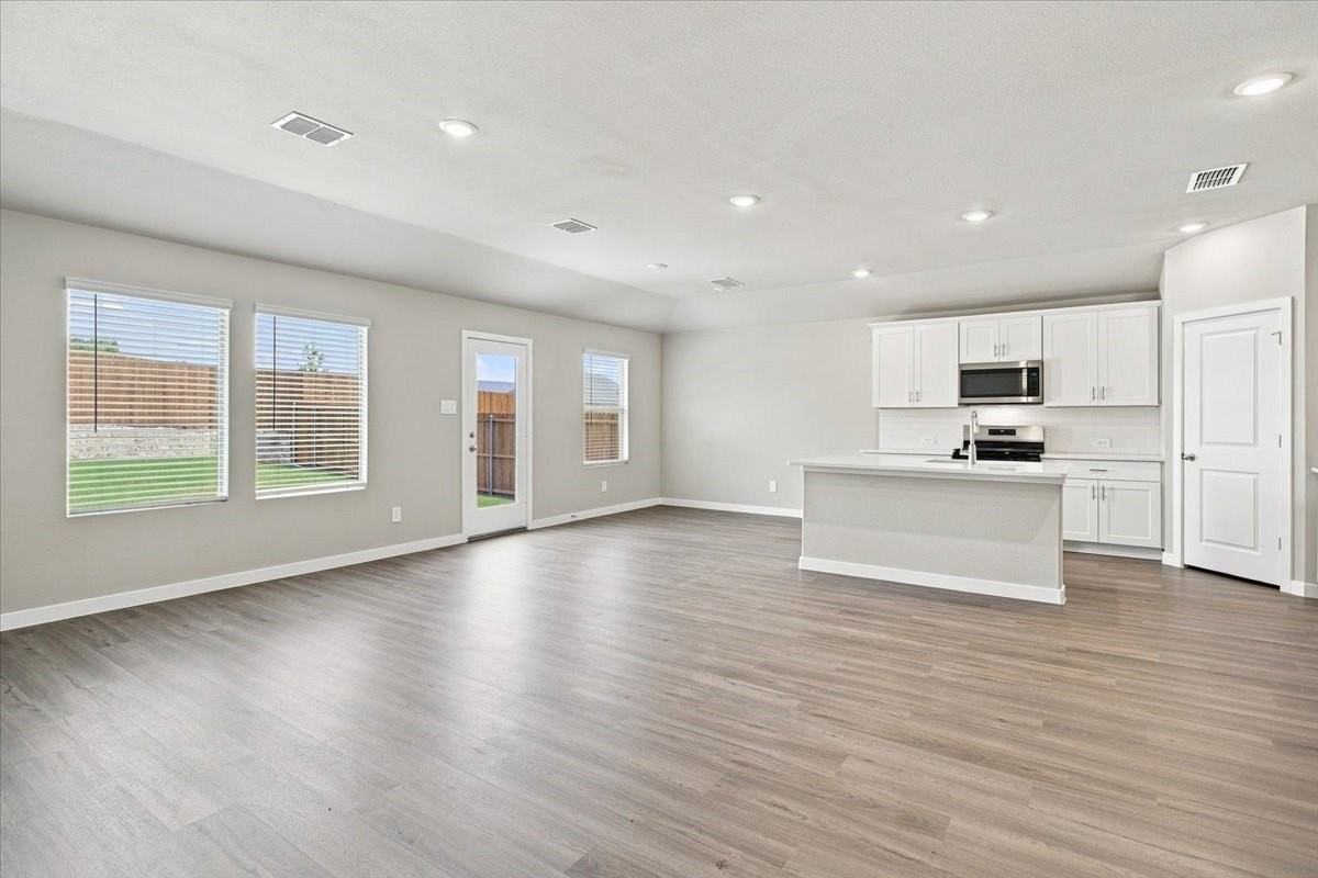 2109 Rannoch St - Photo 3 of 30