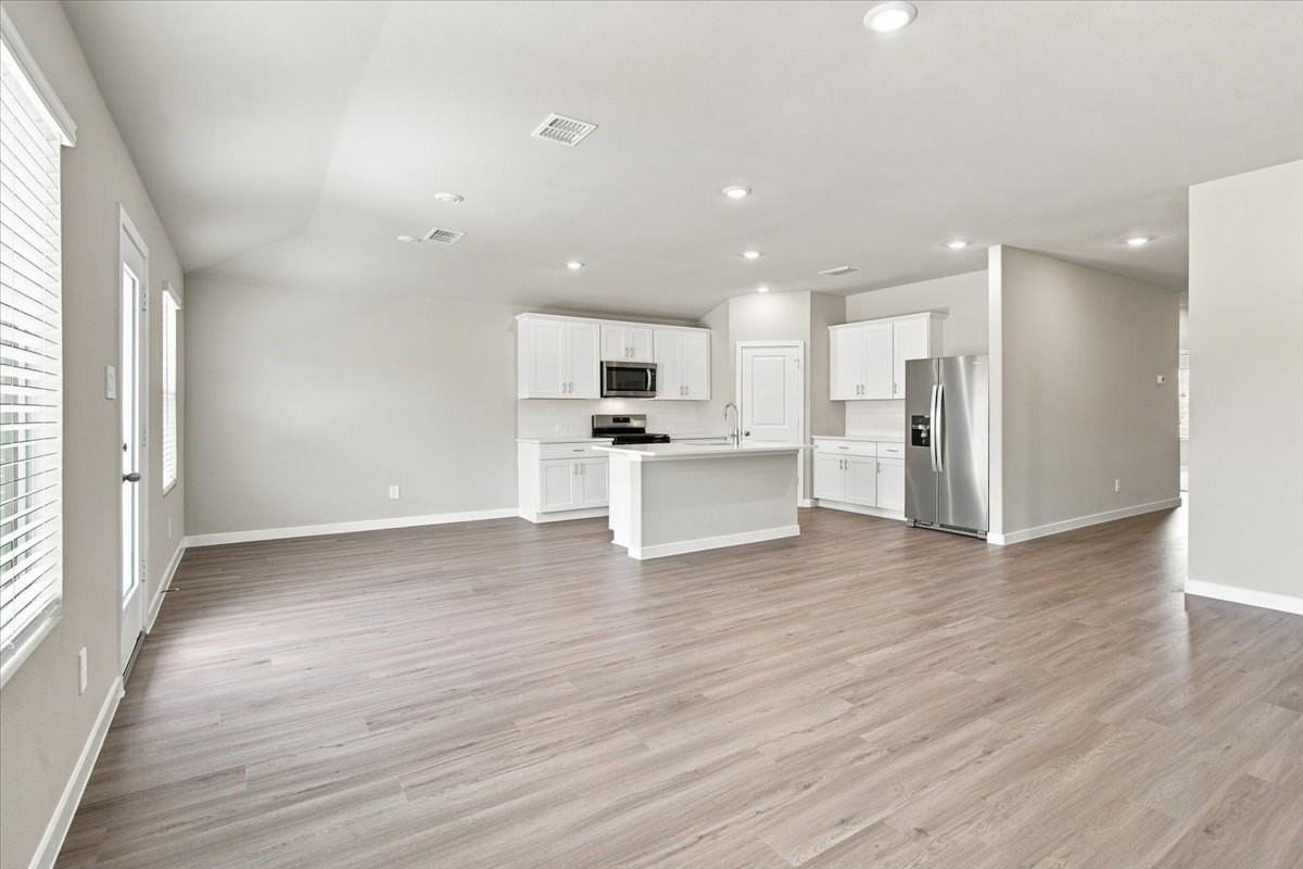 2109 Rannoch St - Photo 4 of 30