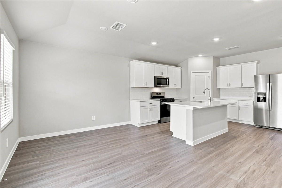 2109 Rannoch St - Photo 5 of 30