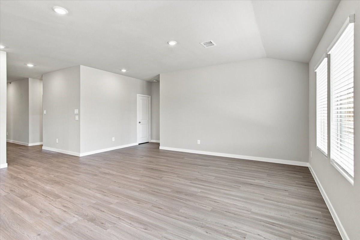 2109 Rannoch St - Photo 6 of 30