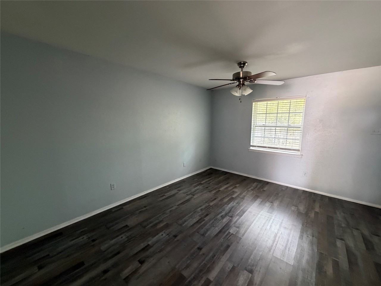 306 Evelyn Dr - Photo 2 of 7