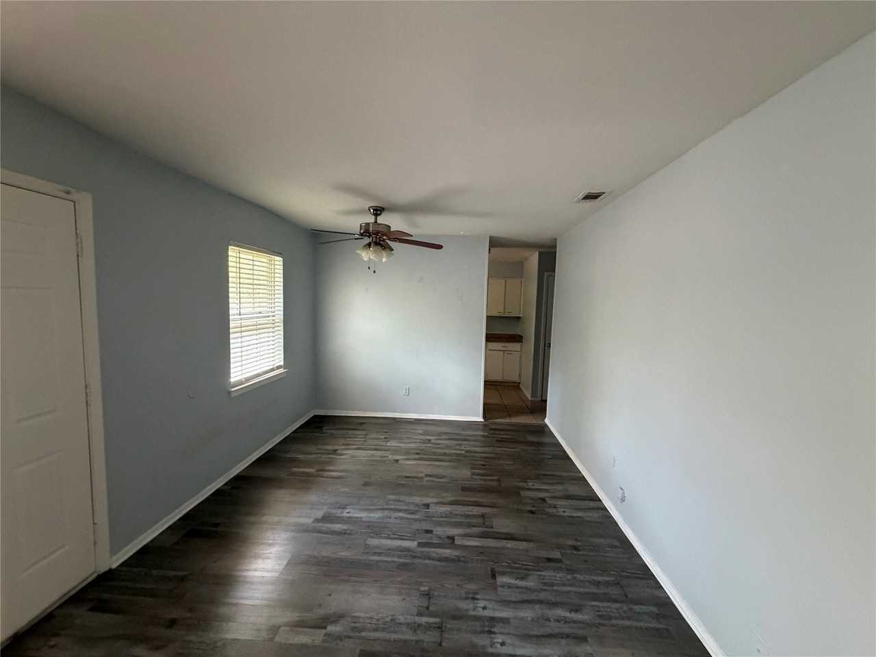 306 Evelyn Dr - Photo 3 of 7