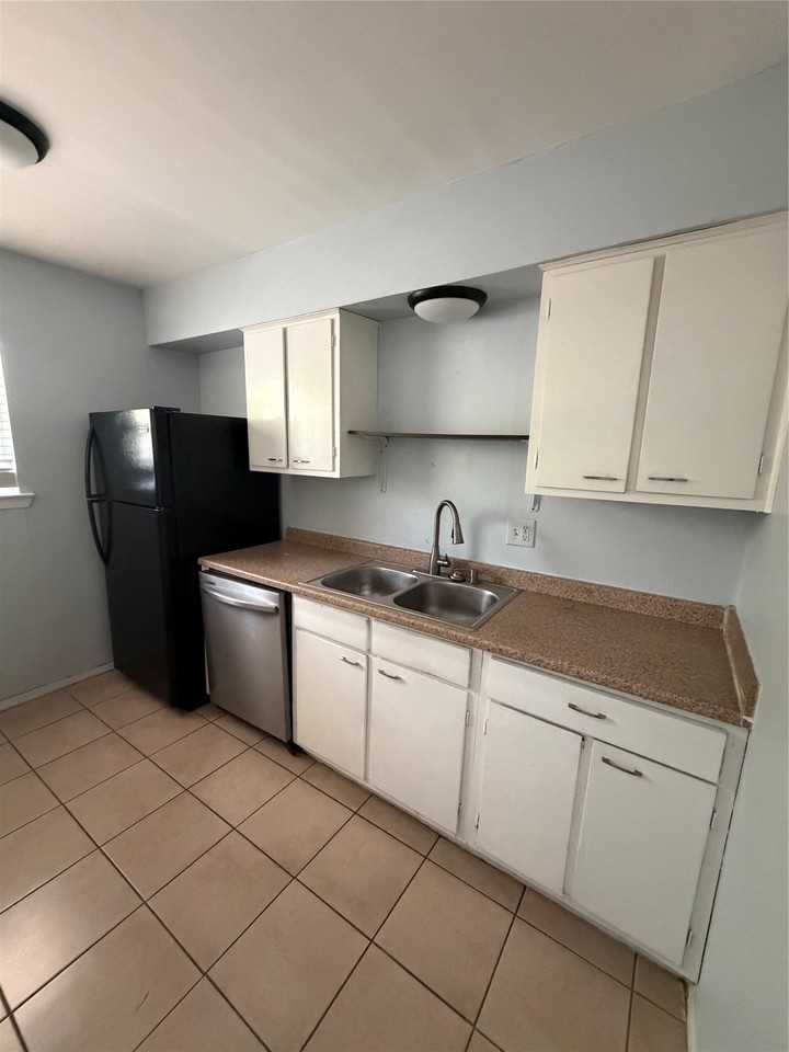306 Evelyn Dr - Photo 4 of 7