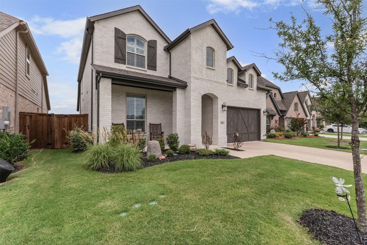 1501 Misty Pasture Way - Photo 3 of 33