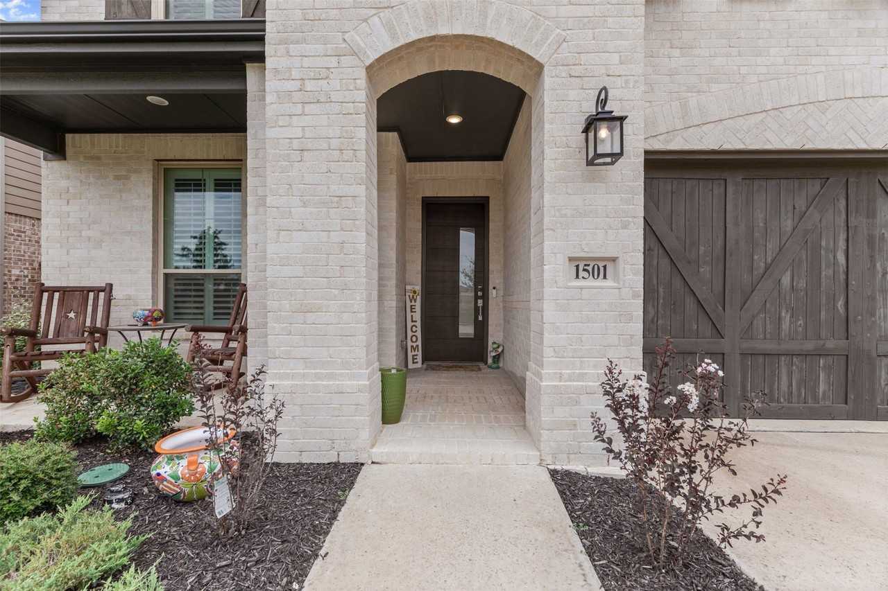 1501 Misty Pasture Way - Photo 5 of 33