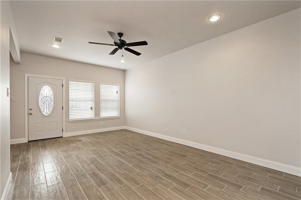 1122 Oneal St - Photo 2 of 17